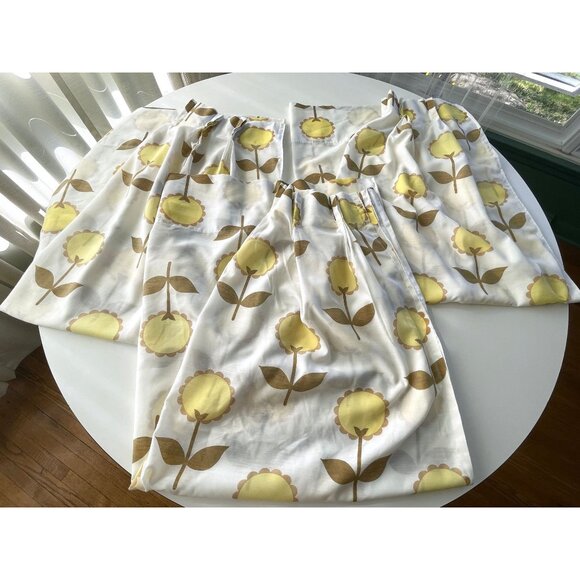 Vintage 70s pleated curtain, large yellow daisies white background, single panel - Picture 5 of 10
